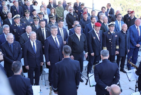 Milanović i Plenković zajedno na Svečanoj akademiji povodom 31. obljetnice 4. gardijske brigade