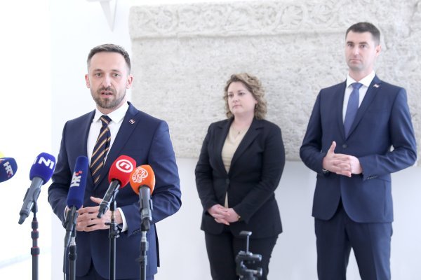Novi ministri i potpredsjednica Vlade RH obratili se medijima