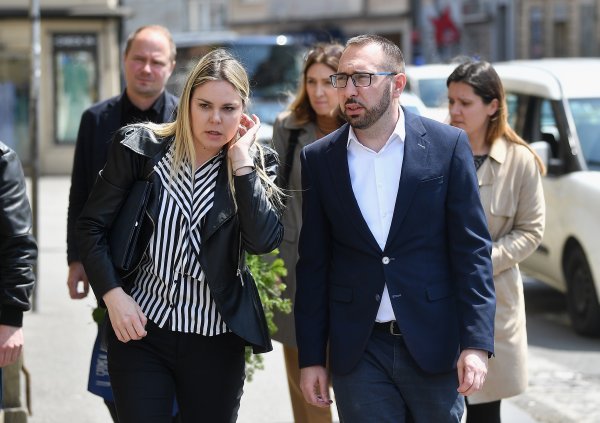 Tomašević sa suradnicima odao počast civilima stradalim za vrijeme raketiranja Zagreba