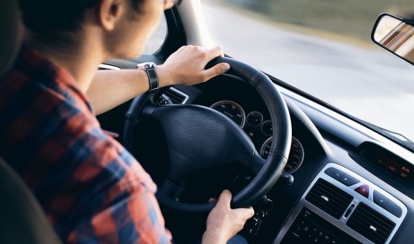 Vozite mirno bez velikih oscilacija u brzini i pokretima volana