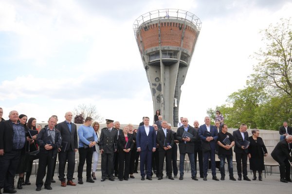 Predsjednik Zoran Milanović uručio je odlikovanja braniteljima Vukovara
