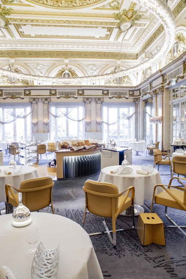 MCBM-Restaurant-Louis-XV-Interior 2