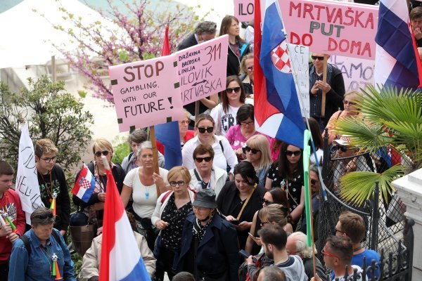 Prosvjed građana Ilovika i Lošinja zbog dogradnje luke Mrtvaška