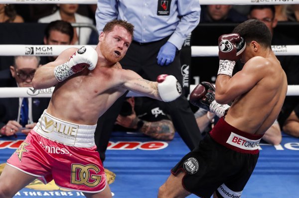 Canelo Alvarez i Dmitry Bivol