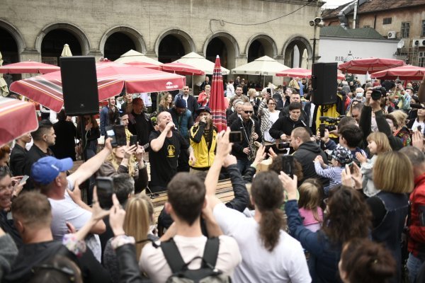 Dubioza Kolektiv: Ljeto ćemo provesti uglavnom na europskim festivalima, a od jeseni se ponovo vraćamo u sale i klubove. Bit će i koncerata u regiji, jer želimo promovirati album 'Agrikultura' koji je napisan na našem jeziku, pa je red da raji odsviramo što smo to snimil