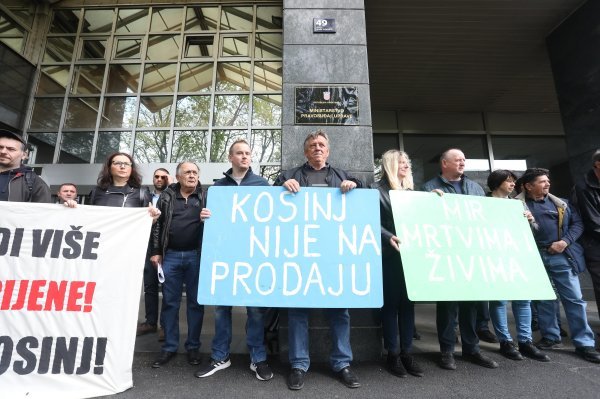 Prosvjedna akcija mještana Kosinja radi izgradnje hidroelektrane