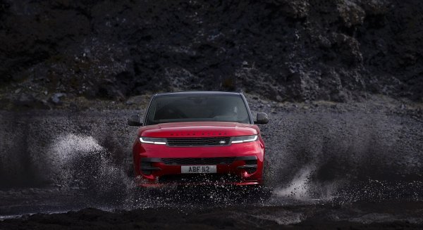 Range Rover Sport: povijesni uspon uz poplavljeni preljev brane na Islandu