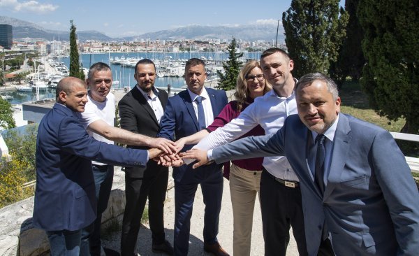 Ivan Penava predstavio kandidata za gradonacelnika Splita Arisa Zlodru