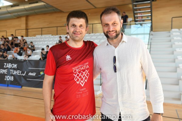 Pomoćni trener Anadolu Efesa Tomislav Mijatović i Pero Dujmović