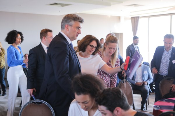 Premijer Plenković sudjelovao na konferenciji European Young Leaders u Westinu