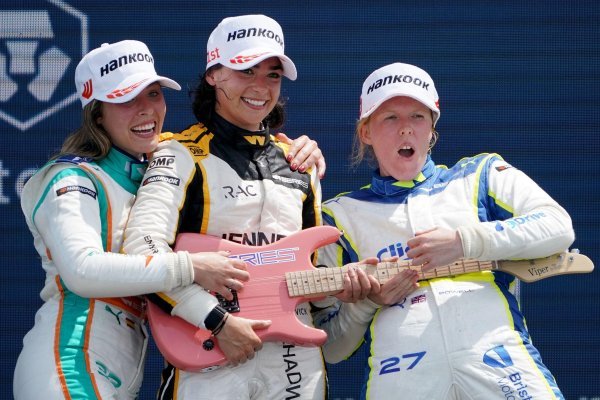 Marta Garcia,  Jamie Chadwick i Emma Kimilinen