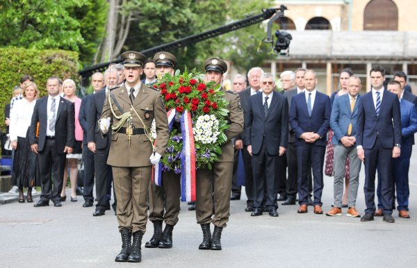 Polaganje vijenaca na Mirogoju povodom 77. obljetnice Bleiburga