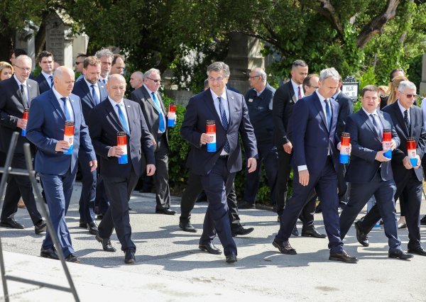 Izaslanstvo HDZ-a položilo je vijenac na grobu Franje Tudjmana