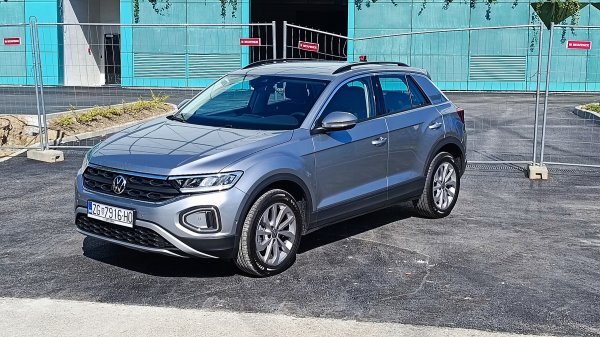 VW T-Roc 1.0 TSI Life: model s najslabijom verzijom trocilindričnog benzinskog TSI motora, snage 81 kW (110 KS), s prednjim pogonom i ručnim 6-stupanjskim mjenjačem