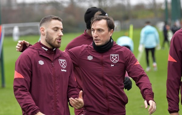 Nikola Vlašić i Mark Noble na treningu West Hama