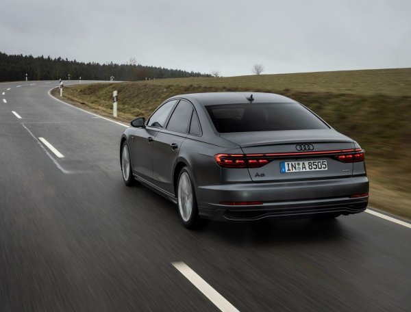 Audi A8: digitalna OLED stražnja svjetla