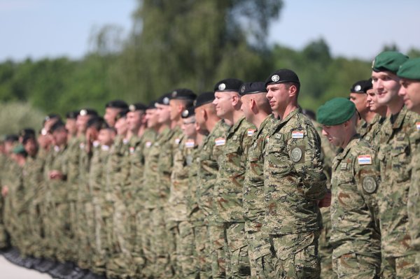 Zoran Milanović sudjelovao na svečanom ispraćaju 37. hrvatskog kontingenta