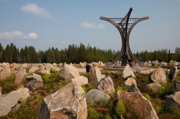 Spomenik žrtvama Zimskog rata u Suomussalmiju u Finskoj