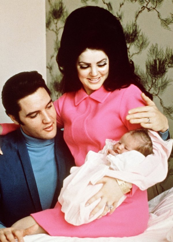 Elvis i Priscilla Presley s Lisom Marie