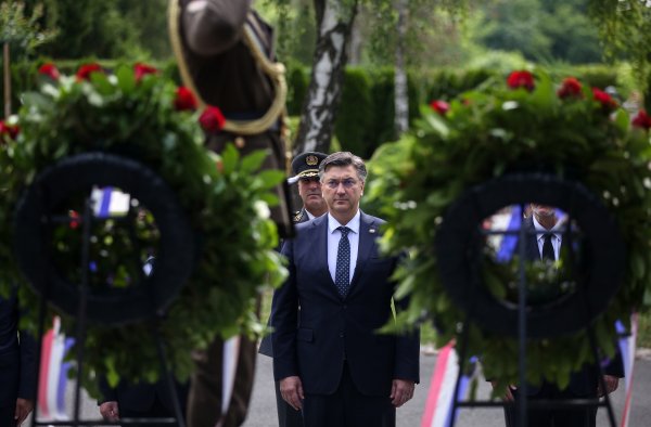 Na Mirogoju položeni vijenci povodom Dana Hrvatske vojske