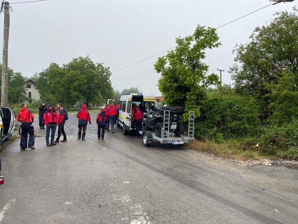 HGSS-ovci tragaju za nestalim avionom