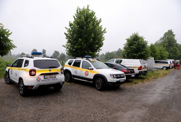 Pripadnici HGSS-a nedaleko Slunja tragaju za nestalom Cessnom