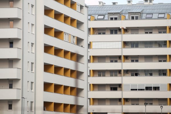 Ako su u podjelu imovine uključene nekretnine, potrebno je provesti zabilježbu u zemljišnim knjigama