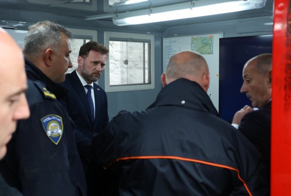 Mario Banožić i Tomo Medved posjetili članove HGSS-a u Rakovici