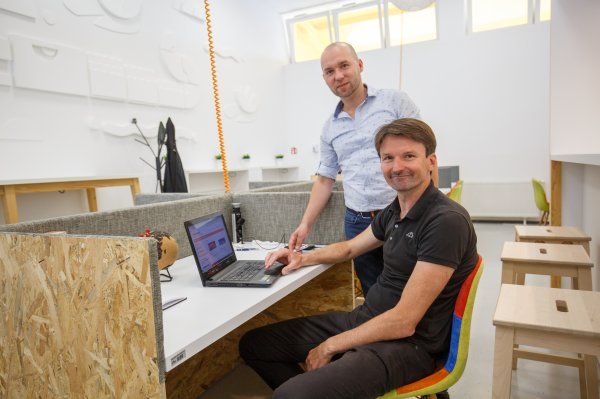 Vedran Kotrba i Marijo Lijić u osječkom Coworking prostoru Poduzetničkog inkubatora BIOS, gdje ih svi zovu 'keksići' 