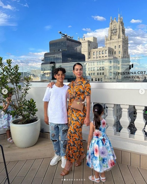 Georgina Rodriguez i Cristiano mlađi i Eva