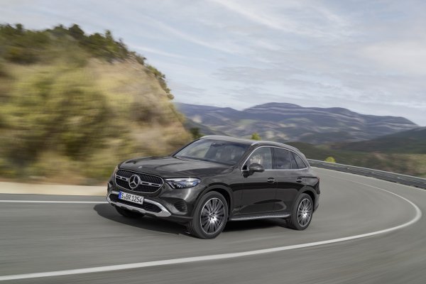 Mercedes-Benz GLC AVANTGARDE (Grafitno siva metalik), unutrašnjost AVANTGARDE (nappa koža Sienna smeđa)