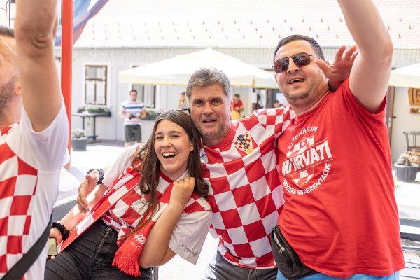 Navijači uoči utakmice Hrvatska - Austrija, Liga nacija, 3.6.2022.