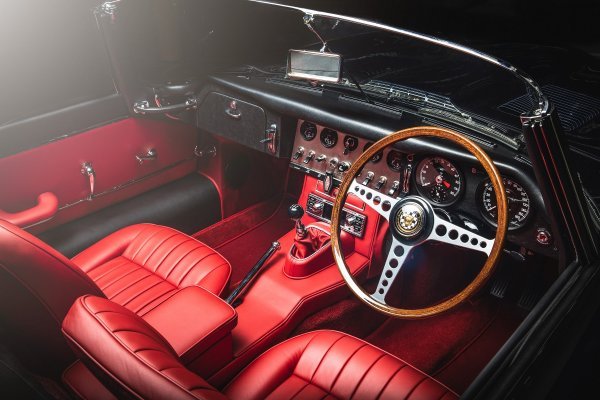 Unikatni Jaguar Classic E-type (iz 1965.) je imao premijeru na proslavi 70 godina vladanja kraljice Elizabete