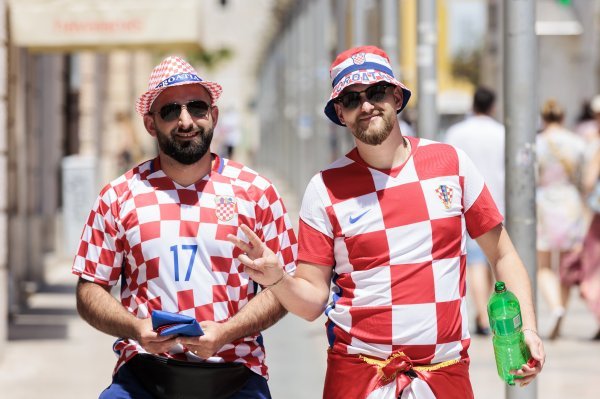 Navijači uoči utakmice Hrvatska - Francuska, Split, 6.6.2022.
