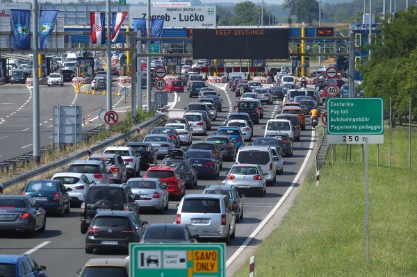 Naše će prometnice, naročito autoceste koje vode prema ljetnim destinacijama biti prekrcane i vozilima stranih turista