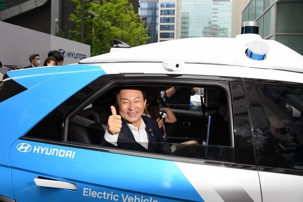 Hyundai kreće s 'car-hailing' uslugom RoboRide u Seulu s dva IONIQ 5 električna automobila s tehnologijom autonomne vožnje razine 4