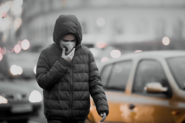 Zagađenje, posebno u velikim gradovima, je uzrokovano i velikim brojem starih vozila na cesti 