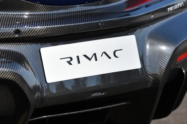 'Fly Over' utrka: Rimac Nevera protiv aviona