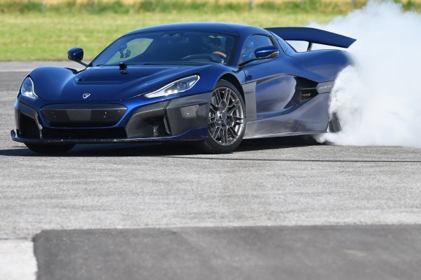 Rimac Nevera treba iz mirovanja do četvrt milje (402,3 m) samo 8,58 s