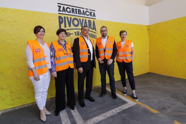 Članice Uprave Zagrebačke pivovare Alina Ružić i Slavica Kozina, gradonačelnik Zagreba Tomislav Tomašević, predsjednik Uprave Zagrebačke pivovare Miroslav Holjevac, zamjenica gradonačelnika Danijela Dolenec