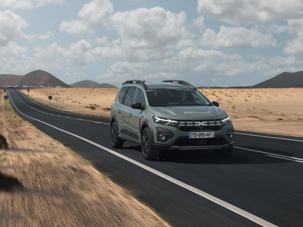 8-2022 - New Dacia visual identity - Dacia JOGGER