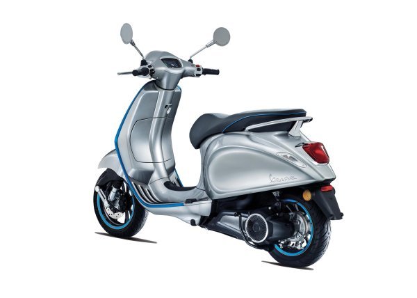Vespa_Elettrica_3-4post_SX_Blu_bianco