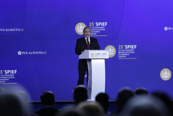 Putin na  Međunarodnom ekonomskom forumu u Sankt Petersburgu