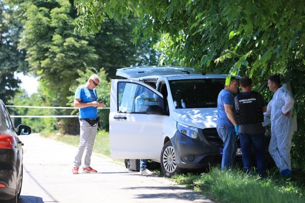 Policijski očevid nakon eksplozije bombe u Vukovaru
