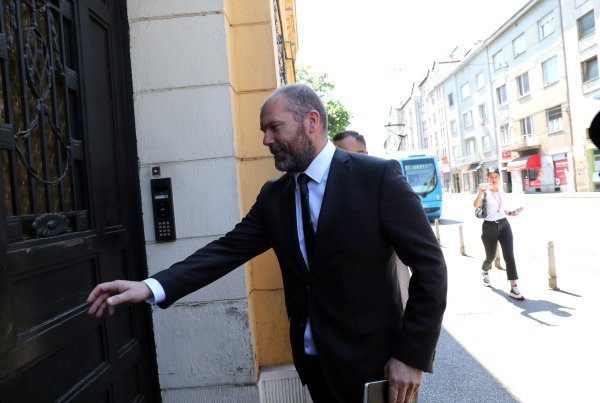 Bivši ministar Josip Aladrović u pratnji odvjetnika Nikole Mandića  dolazi u USKOK