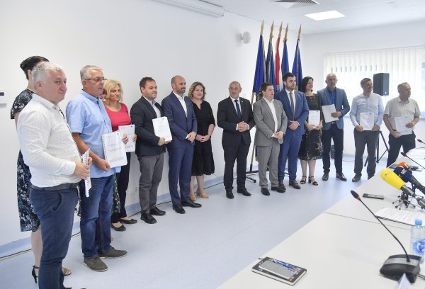 Uručeni Ugovori za dodjelu bespovratnih sredstava za obnovu