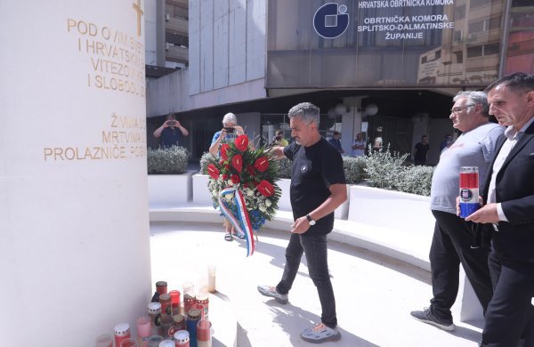 Čelnici nove udruge 9. bojne HOS 1991 položili vijence kod spomenika HOS-a