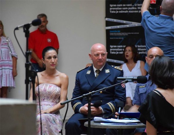 Ana Rucner i Policijska klapa Sv. Mihovil