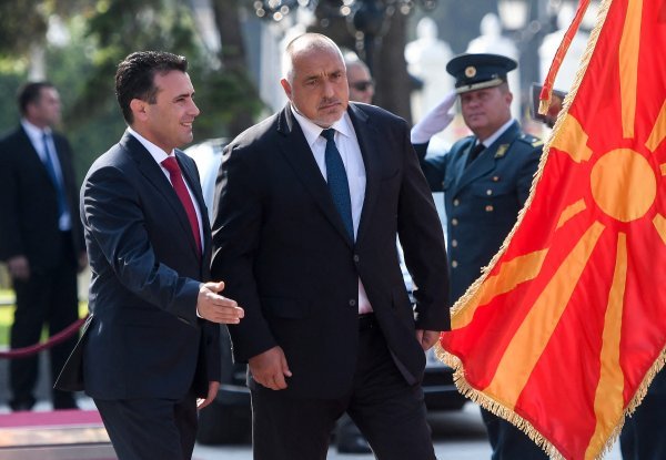 Bojko Borisov s bivšim makedonskim premijerom Zoranom Zaevom 2019. u posjetu Skopju