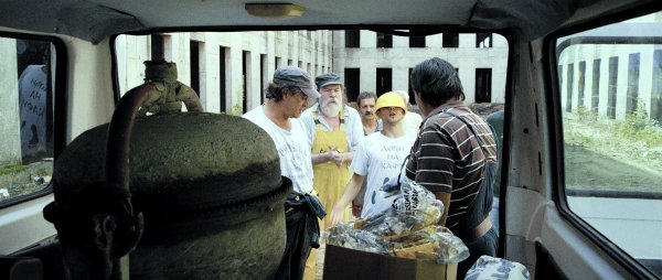 Prizor iz filma Heroji radničke klase